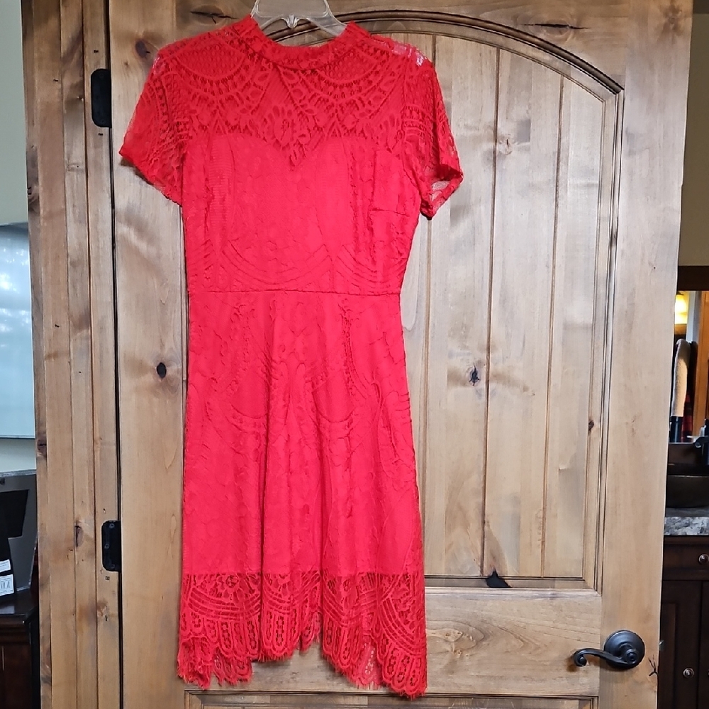 Chic Scarlet Lace Midi Dress